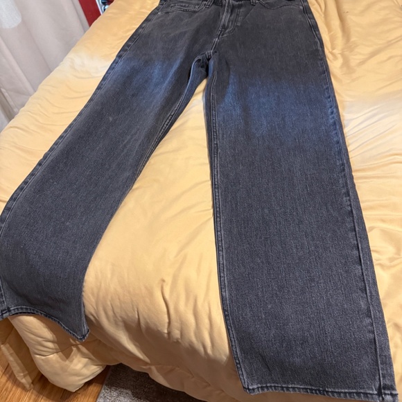 Hollister, baggy jeans brand new wide 32 x 32 size - Picture 3 of 6